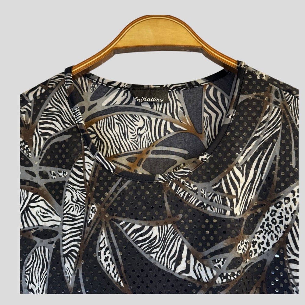 Initiatives Women’s Blouse Size M Black Brown Animal Print Short Sleeves - Picture 2 of 12